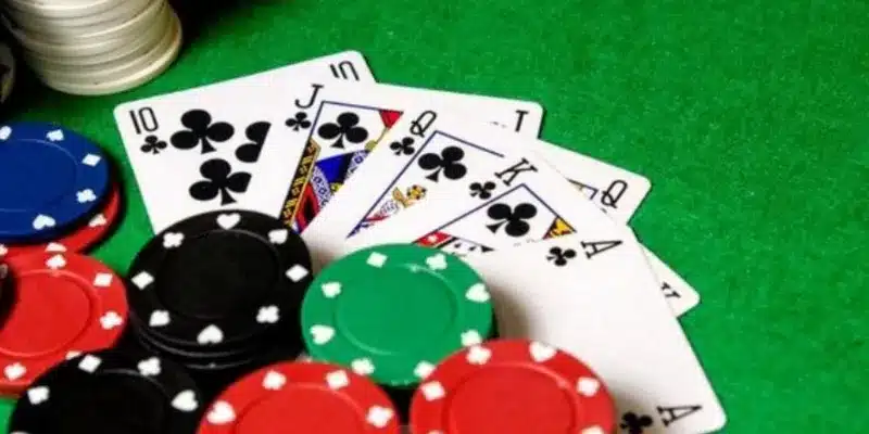 So sánh cách chơi xì dách truyền thống và online